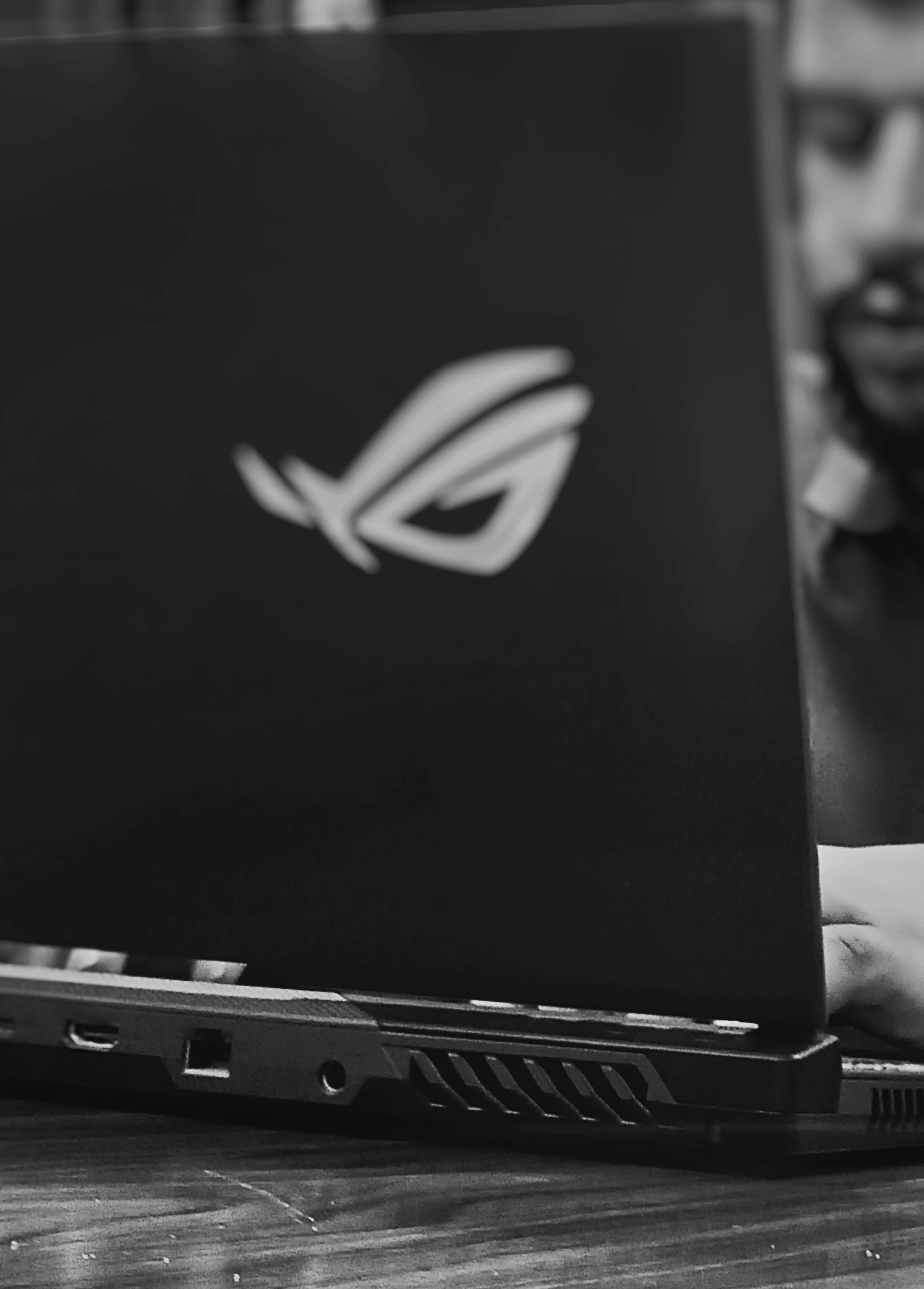 Equipos y profesionales tech en entorno de trabajo